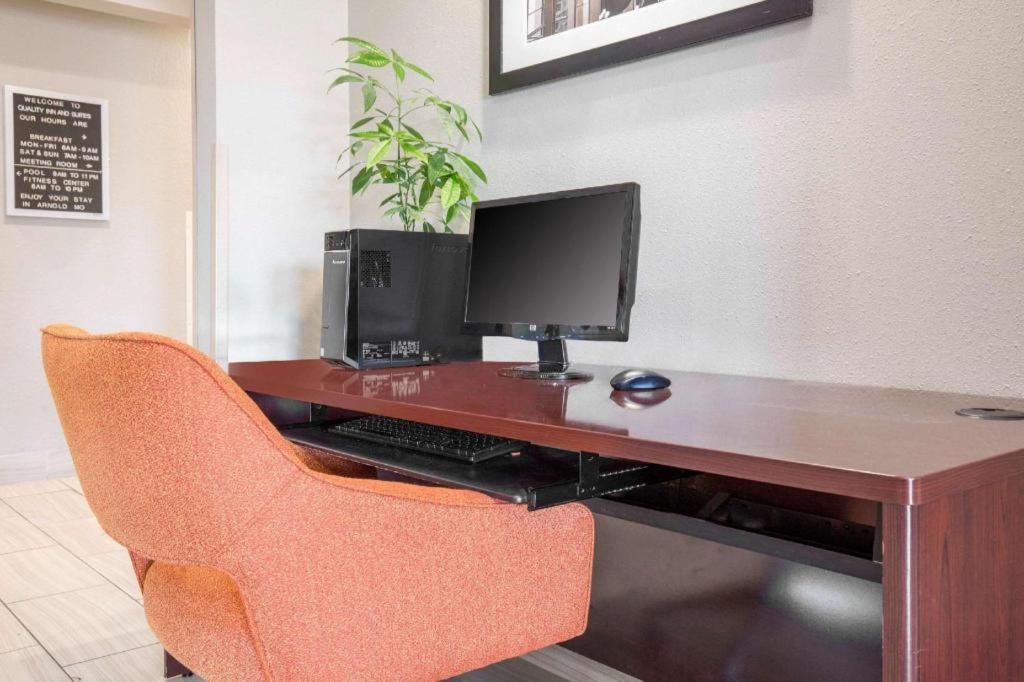 Quality Inn & Suites Arnold - St Louis Экстерьер фото